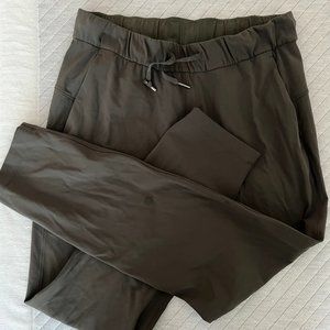 Dark Olive On The Fly Pant Sz. 6